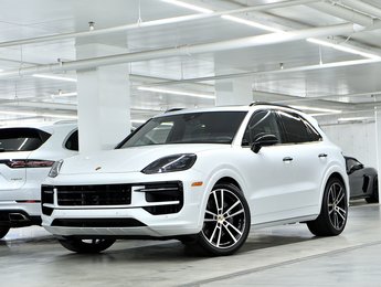 2024 Porsche Cayenne Air Suspension / Premium Package Plus / Hitch