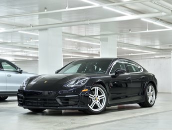 2023 Porsche Panamera AWD / Premium Package / Air Suspension / Rear Axle