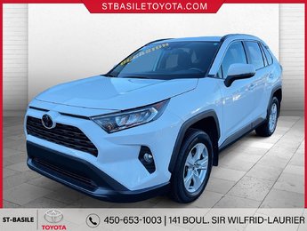 Toyota RAV4 XLE FWD MAGS TOIT SIEGES/VOLANT CHAUFFANT APPLE 2021