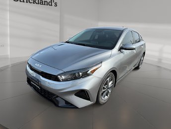 2023 Kia Forte (5) EX IVT