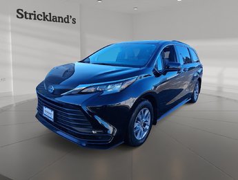 2025 Toyota Sienna Hybrid Sienna LE AWD 8-Pass