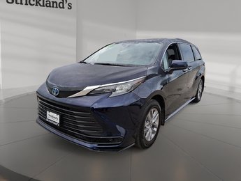 2025 Toyota Sienna Hybrid XLE 8-PASSENGER