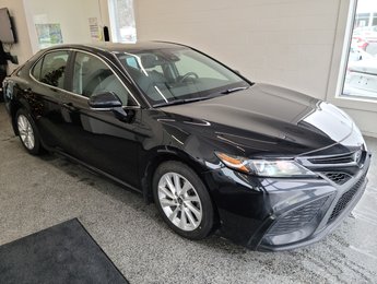 Toyota Camry SE, 2021