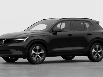 Volvo XC40 PLUS DARK THEME 2026