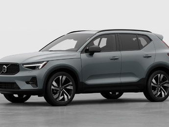Volvo XC40 PLUS DARK THEME 2026