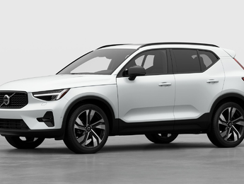 Volvo XC40 PLUS DARK THEME 2026