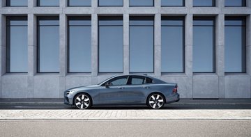 Here is How the 2024 Volvo S60 Recharge Outshines the BMW 3 Series PHEV