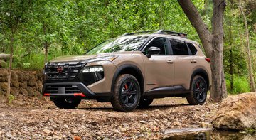 2026 Nissan Rogue vs 2026 Honda CR-V: How do they compare on space, efficiency, and performance?