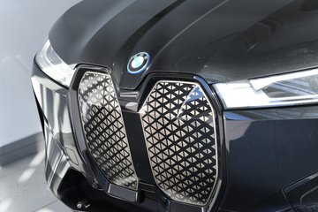 Zoom on the image #3