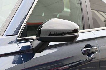 Zoom on the image #3