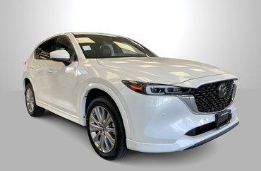 2023 Mazda CX-5 Signature | Top Trim | Like New Bose, leather, carplay, android auto!