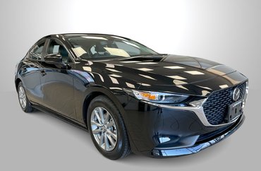 2023 Mazda 3 GS | Like New | Low KMs | 1 Owner luxury package!