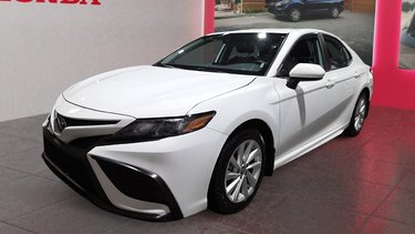 Toyota Camry SE 2024