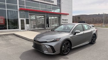 Toyota Camry Hybrid RED INTERIOR, PREMIUM COLOUR 2026