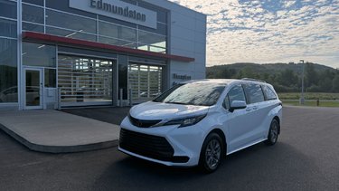 2026 Toyota SIENNA LE 8 PLACES LE