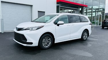 2025 Toyota SIENNA LE 8 PLACES LE