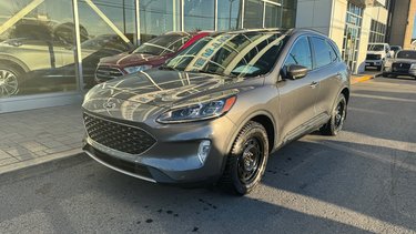 Escape Titanium | AWD | 2.0 | TOIT PANO | TOW PACK |