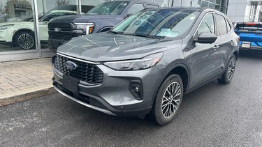 Ford Escape PHEV | SPÉCIAL DÉMO 4.99% | PREMIUM | TOIT PANO 2025