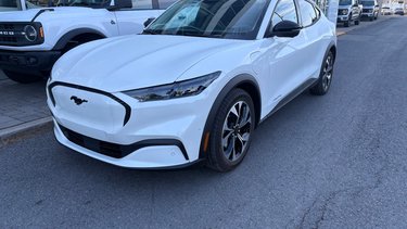 Ford Mustang Mach-E Select | 370KM AUTONOMIE | ENS COMFORT | CARPLAY | 2024