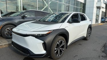 2024 Toyota bZ4X LE | VOLANT CHAUFFANT | TOIT OUVRANT | CARPLAY |