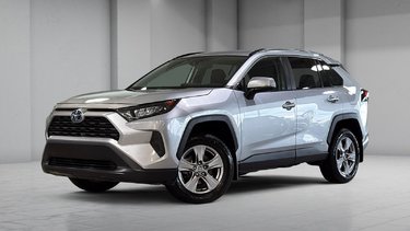 Toyota RAV4 LE HYBRID AWD CARPLAY CAM SIEGES CHAUFFANTS 2023 AUCUN DOSSIER DE DOMMAGE - 1 SEUL PROPRIETAIRE
