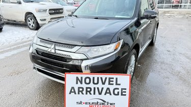 2019 Mitsubishi Outlander PHEV SE LIMITED**S-AWC**TOIT OUVRANT**HAYON ELECTRIQUE