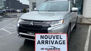 Mitsubishi OUTLANDER PHEV BLACK EDT**À PARTIR DE 0.9%**S-AWC**TOIT OUVRANT** 2022