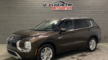 Mitsubishi Outlander PHEV LE**S-AWC**TAUX À PARTIR 0.9%**75KM EV**TOIT PANO 2023