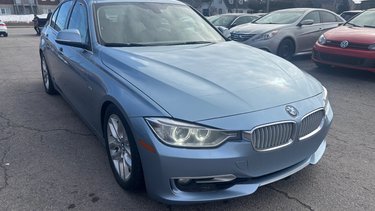 BMW 3 Series 328i 2013 XDRIVE**TRES BAS KM**