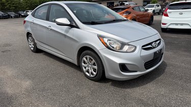 2012 Hyundai Accent GL SEDAN**