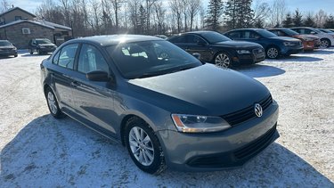 Volkswagen Jetta Sedan TRENDLINE 2014 MANUELLE**