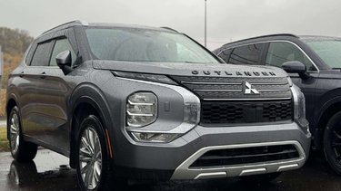 Mitsubishi Outlander SE*7 PASSAGERS* 2023