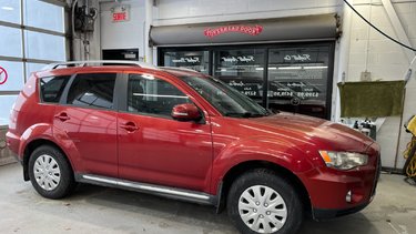 Outlander AWD  1 PROPRIO TRES  BAS KM