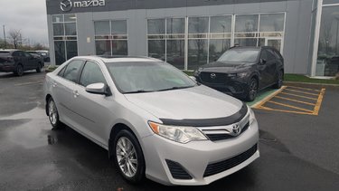 Camry LE BAS KILOMÉTRAGE, TOIT OUVRANT, BLUETOOTH