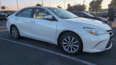 Camry XLE, CUIR, TOIT, NAV, BAS KM