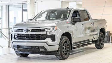 Chevrolet Silverado 1500 RST | V8 5.3L | 4X4 | Z71 | TOIT | CUIR | BOSE 2023
