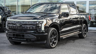 F-150 Lightning PLATINUM 4X4 | EXTENDED BATTERY | TOIT PANO |