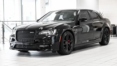 300 C | 6.4L SRT | BAS KILO | TOIT PANO | CARPLAY |