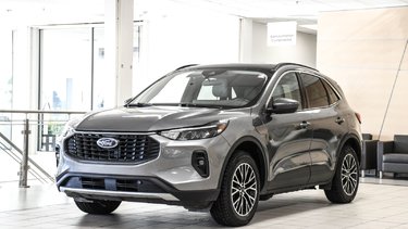 Ford Escape PHEV | TOIT PANO | 3.99% DISPO | TOW PACK | 2024