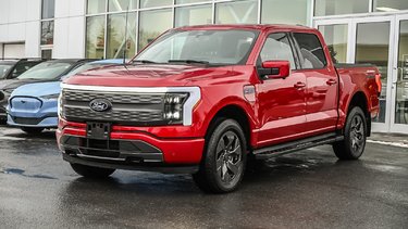 Ford F-150 Lightning LARIAT | SPÉCIAL DÉMO 5.49% + 18490$ RABAIS | 2025