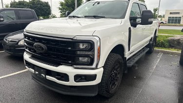 Ford Super Duty F-250 SRW LARIAT | 4X4 | 6.7 DIESEL | BLACK PACK | TOIT PANO 2023