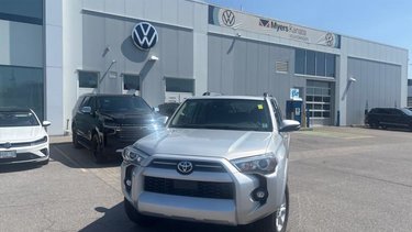 Toyota 4Runner SR5  - Sunroof -  Apple CarPlay 2021