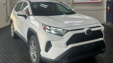 2022   Hybrid XLE