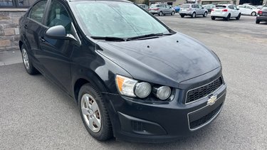Chevrolet Sonic LS 2013