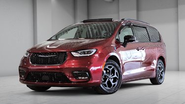 Chrysler Pacifica Hybrid LIMITED HYBRID PLUG TOIT CARPLAY 7 PLACES 2023 AUCUN DOSSIER DE DOMMAGE - 1 SEUL PROPRIETAIRE