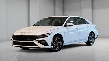 Hyundai Elantra Hybrid LUXURY TOIT OUVRANT GPS SIEGES CHAUFFANTS BOSE 2025 AUCUN DOSSIER DE DOMMAGE - 1 SEUL PROPRIETAIRE