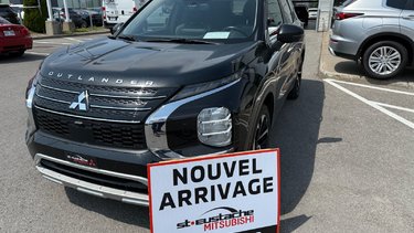 Mitsubishi Outlander Plug-In Hybrid SEL**S-AWC**TAUX À PARTIR DE 0.9%**TOIT**CUIR**NAV 2024