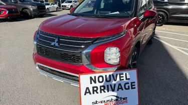 2023 Mitsubishi Outlander SEL**S-AWC**TAUX À PARTIR 0.9%**TOIT OUVRANT**CUIR