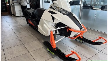 2015 Arctic Cat M-8000 SNOWMOBILE