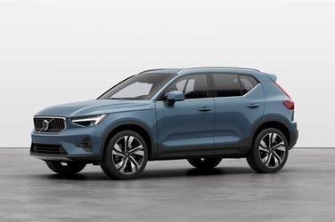 XC40 B5 AWD Plus Bright Theme 4 Cylinder Engine 2.0L All Wheel Drive